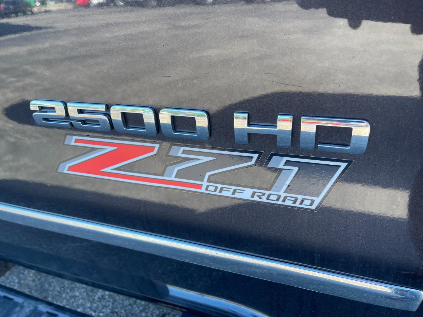 2016 Gray /Black Chevrolet Silverado 2500HD LTZ Z71 Double Cab 4WD (1GC2KWEG7GZ) with an 6.0L V8 OHV 16V FFV engine, 6-Speed Automatic transmission, located at 11115 Chardon Rd. , Chardon, OH, 44024, (440) 214-9705, 41.580246, -81.241943 - Photo #12